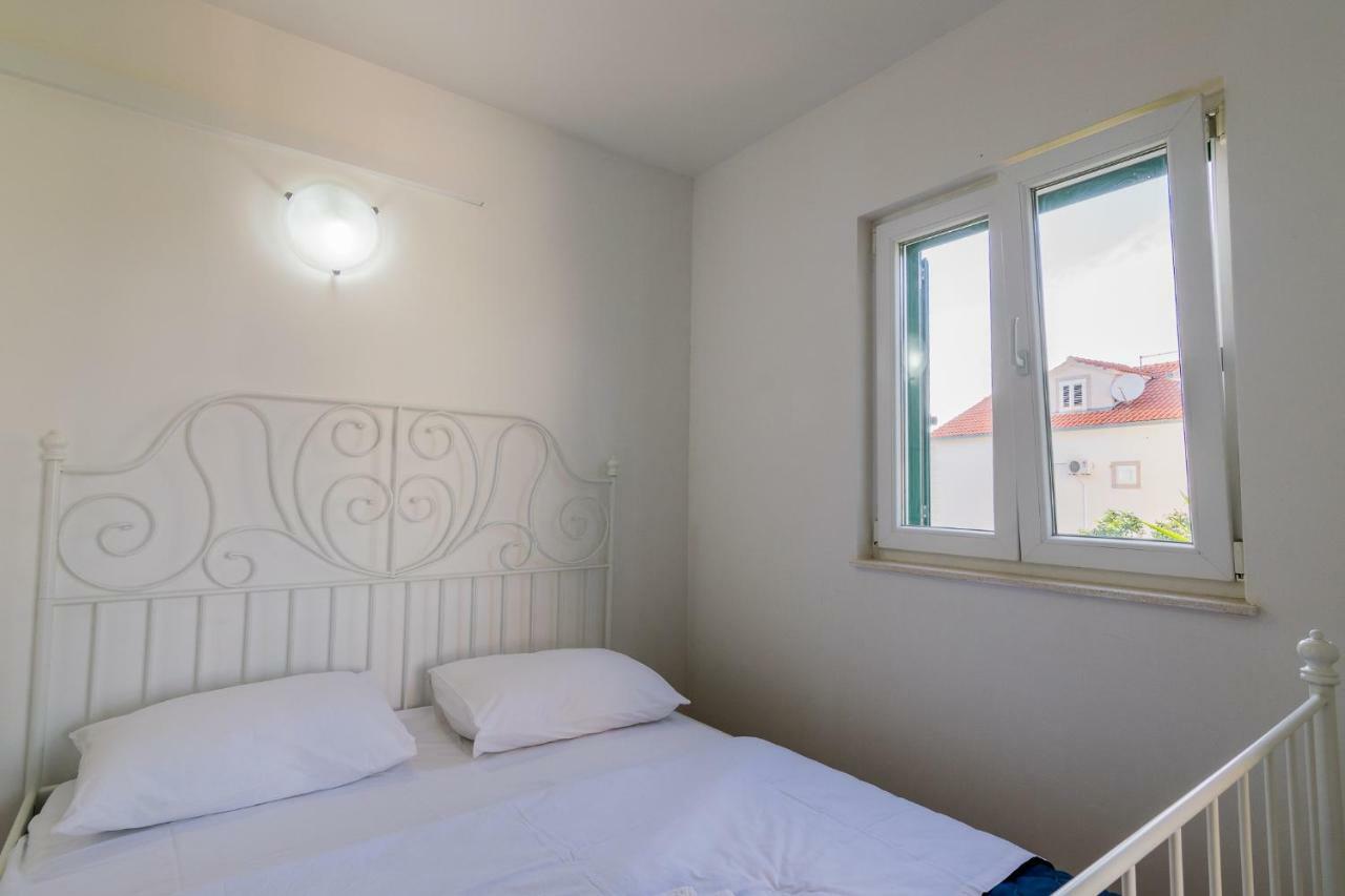 Apartman Emil Supetar Exterior photo